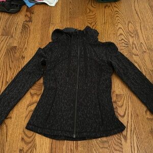 Lululemon define jacket black/grey pattern with hood size women’s 4.